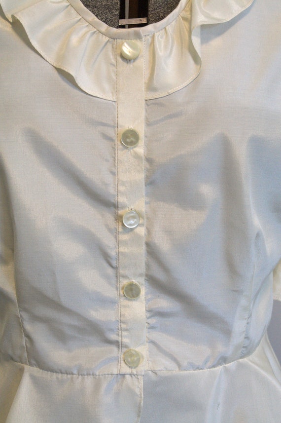 1940s ivory white silk blouse with ruffle collar,… - image 3