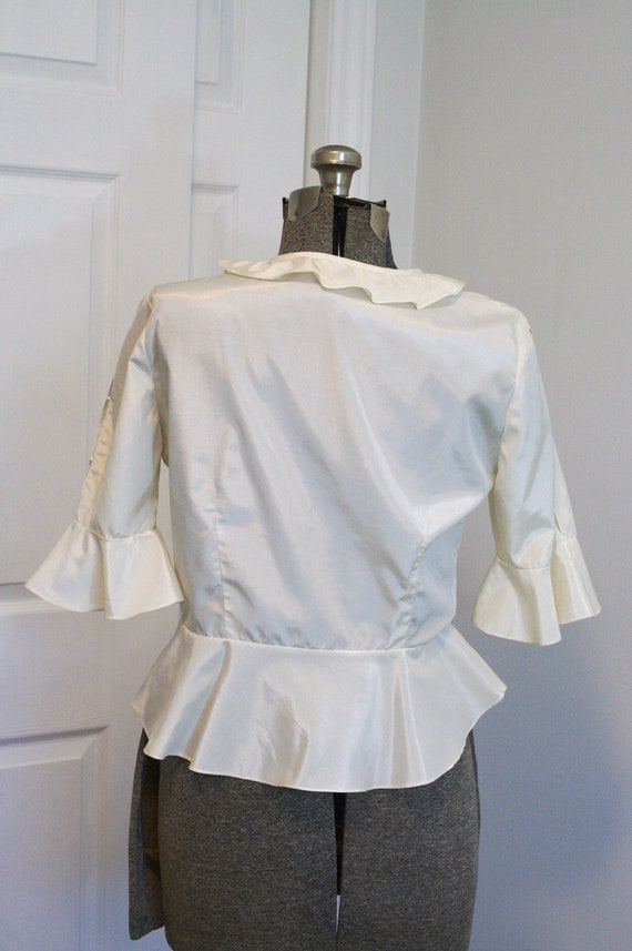 1940s ivory white silk blouse with ruffle collar,… - image 7