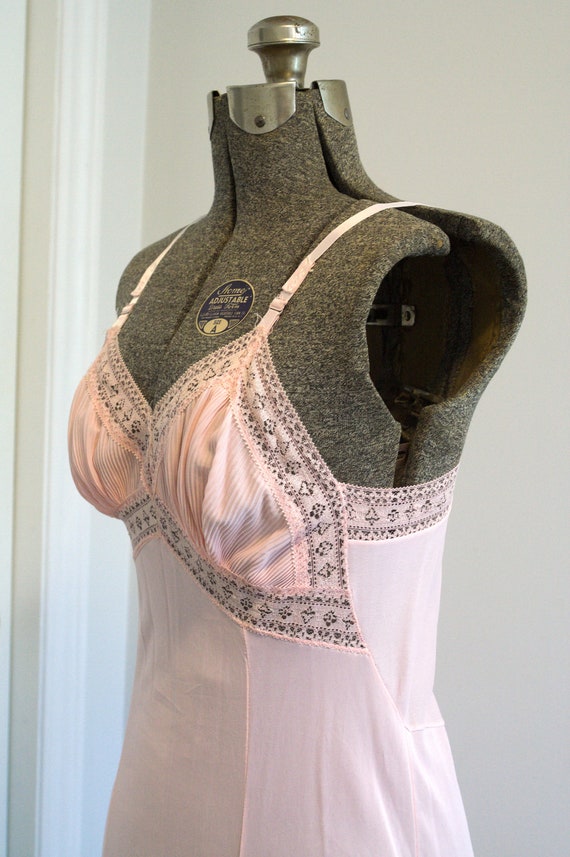 1950s pink nylon lace full dress slip crystal  pl… - image 3