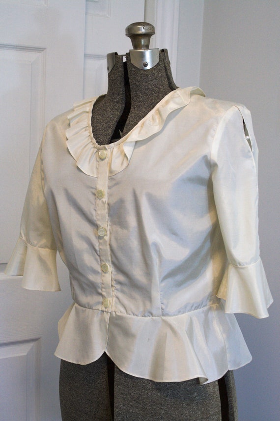 1940s ivory white silk blouse with ruffle collar,… - image 5