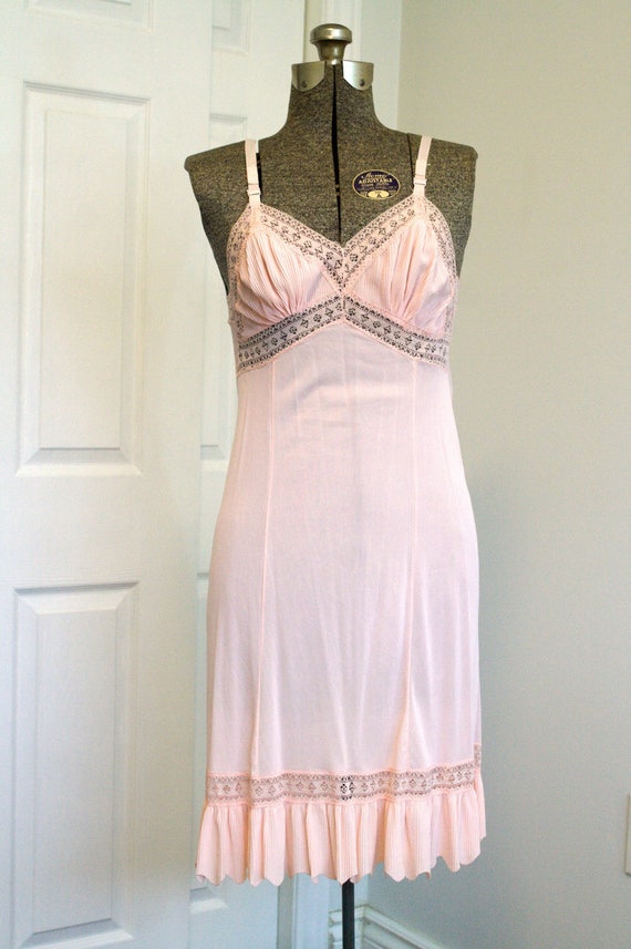 1950s pink nylon lace full dress slip crystal  pl… - image 1