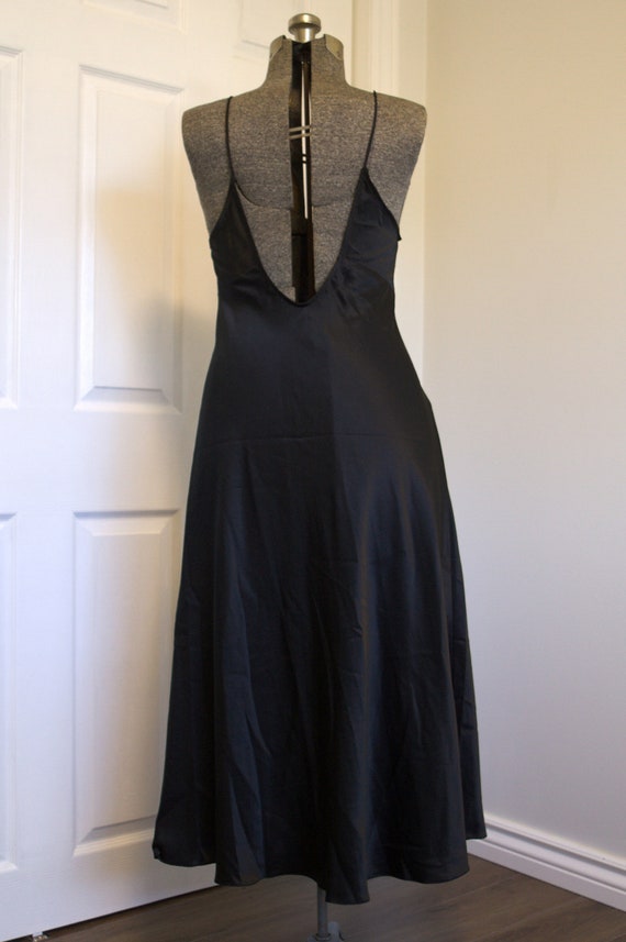 1970s long maxi black satin nightgown with plungi… - image 3