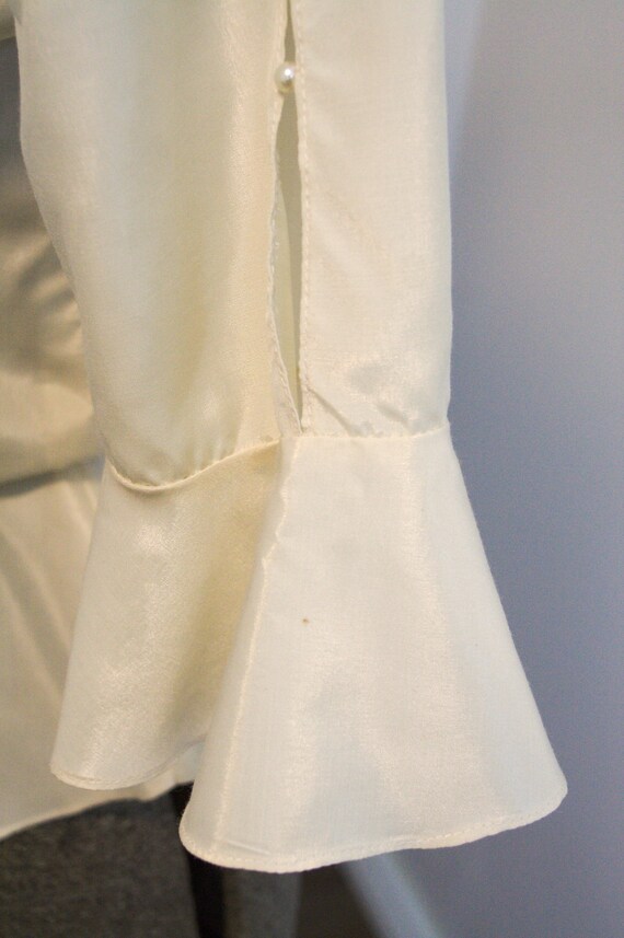 1940s ivory white silk blouse with ruffle collar,… - image 10