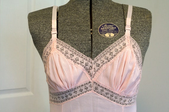 1950s pink nylon lace full dress slip crystal  pl… - image 2