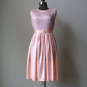 1950s/1960s peach pink rayon jacquard novelty weave party dress S bust 36" waist 26"