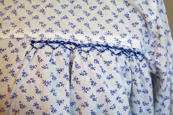 1930s or 1940s handmade long sleeve blue & white … - image 4