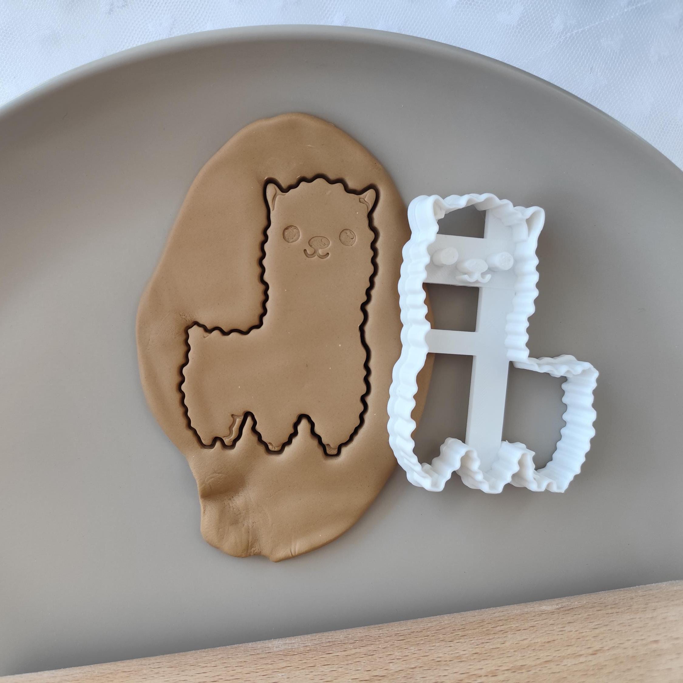 Alpaca Cookie Cutter: Biodegradable Plastic Baking Tool