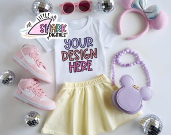 MAGICAL MOUSE ORECCHIE Mock - Mockup parco a tema Mockup Magic Kingdom Mockup T-shirt Castello Mockup Mockup alla moda Mockup per vacanze Mockup per camicia bianca