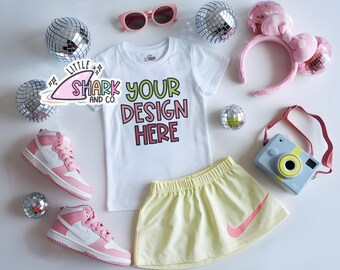 MAGICAL MOUSE ORECCHIE Mock - Mockup parco a tema Mockup Magic Kingdom Mockup T-shirt Castello Mockup Mockup alla moda Mockup per vacanze Mockup per camicia bianca