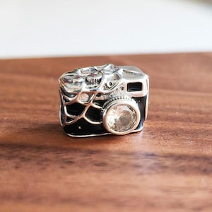 Spider-Man Anhänger: Sterling Silber, Schwarze Emaille, Cubic Zirkonia