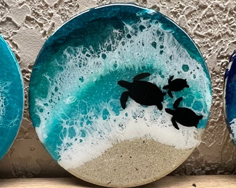 Resin ocean sea creature coasters. Sea turtle, shark, stingray, or Hammerhead. Three color choices, 4 inch diameter. Home, bar decor,kitchen