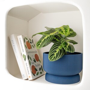 7.5&quot; Twist Planter Blue Colourway - Indoor Planter with Twist-Lock Drip Tray, Indoor Planter with Drainage, Eco-Friendly, Made in Canada