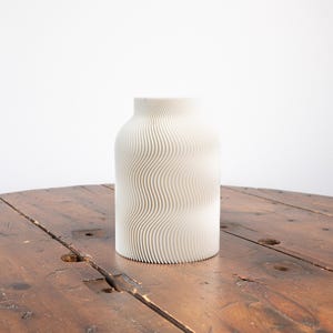 Luna Vase White Colourway - Vase for Fresh or Dried Flowers, Modern Indoor Decor, Contemporary Flower Vase, Eco-Friendly, Made in Canada