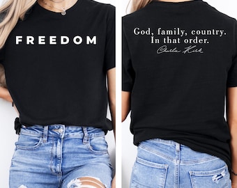 Camiseta de CHARLIE KIRK con diseño patriótico, de Charlie Kirk, en rojo, blanco y azul.