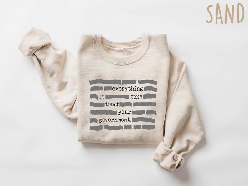 Camiseta con meme "Todo está bien, confía en tu gobierno", divertida camiseta política sarcástica, camiseta con cita satírica, camiseta con gráfico de humor negro imagen 6