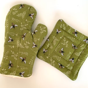 Green Potholder with Honeybees, pretty trivet, bee lover gift image 4