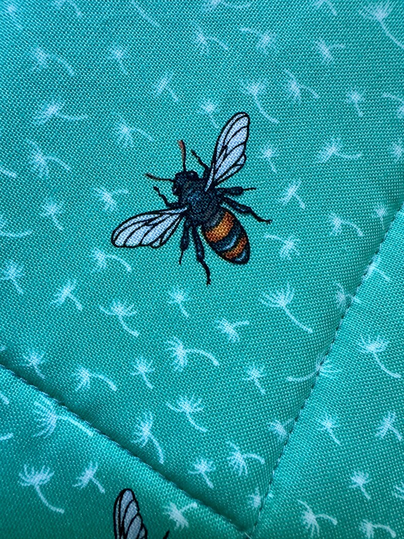 Juego de dos agarraderas con abejas, salvamanteles bonito, regalo para amantes de las abejas. imagen 7