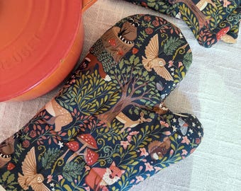 Woodland Animals Oven Mitt, Fall Season Kitchen Essential, Durable Thick Oven Glove