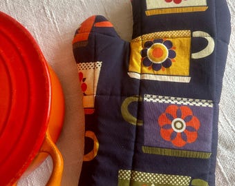 Retro Oven Mitt with Flower Tea Cups, groovy style, colorful hot mitt