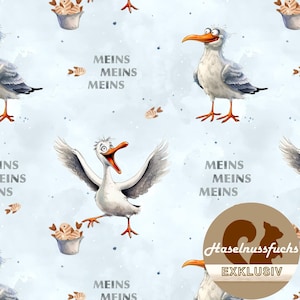 Könnte beinhalten: Ein sich wiederholendes Muster mit Cartoon-Möwen mit offenem Schnabel und ausgebreiteten Flügeln, Fischen und dem Text "MEINS". Der Hintergrund ist hellblau mit Aquarelleffekt. Ein Logo mit dem Text "Haselnussfuchs" befindet sich unten rechts.