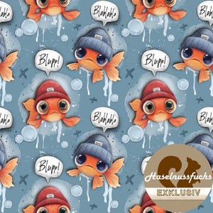 Könnte beinhalten: Ein sich wiederholendes Muster mit Cartoon-Goldfischen, die Mützen tragen und Sprechblasen mit Text haben. Die Fische sind orange mit großen Augen, und die Mützen sind rot und blau. Der Hintergrund ist hellblau mit weißen Tropfen und Blasen.