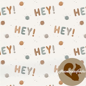 Op de afbeelding: Een set van drie keramische mokken met een gespikkelde, matte afwerking. De mokken zijn in de kleuren crème, lichtgrijs en donkergrijs. Elke mok heeft een eenvoudig, minimalistisch ontwerp en een afgeronde handgreep.