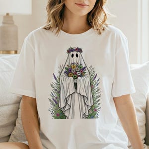 Boo-quet Ghost Shirt, Floral Ghost Tee, Spooky Cute Apparel, Halloween Flower Shirt, Aesthetic Ghost Gift, Cottagecore Ghost Top