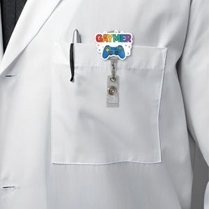 Gaymer Badge Reel – LGBTQ+ Pride Month Gamer ID Holder – Cute Rainbow Gaming Nurse Badge Clip for Work, Conventions & Allies