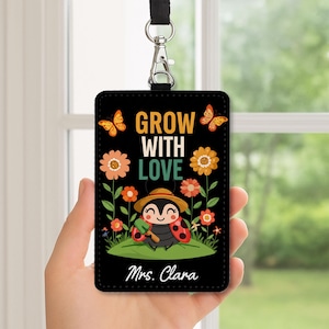 Wachsen Sie mit Liebe Ausweishalter aus Leder - Niedlicher Marienkäfer Lehrer Ausweishalter mit Blumen - Personalisiertes Schlüsselband Geschenk für Erzieher