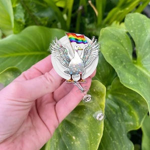 Pride Goose Badge Reel – Funny LGBTQ+ Nurse ID Holder with Rainbow Flag, Cute Retractable Clip for Healthcare, Office & Pride Gift