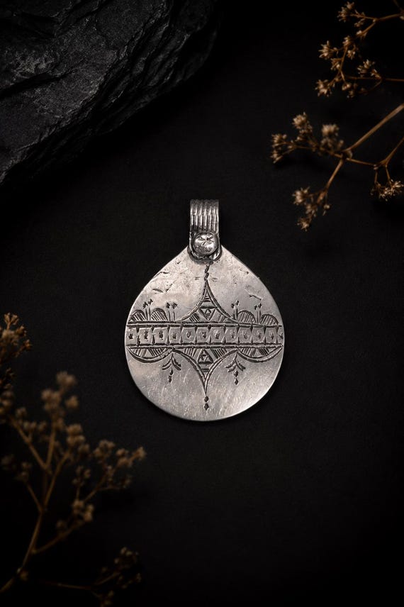 Handmade Silver Necklace - Collier en argent fait main : Bijou ethnique marocain