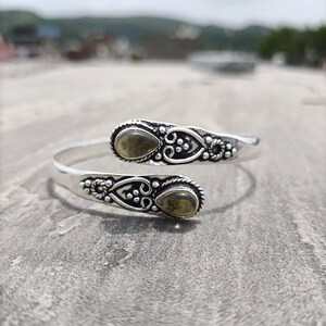 Handgefertigtes Armband aus 925er Sterlingsilber mit Rauchquarz, Edelsteinschmuck für Damen