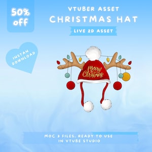 Puede incluir: Un gorro de Navidad rojo con ribete de piel blanca y el texto "Feliz Navidad" en letras doradas. El gorro está decorado con un pompón blanco, cuernos de reno y luces de colores.