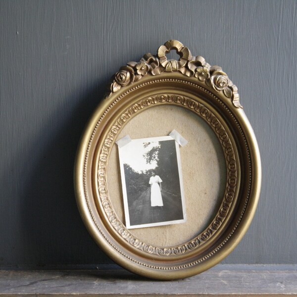 vintage ornate oval photo frame