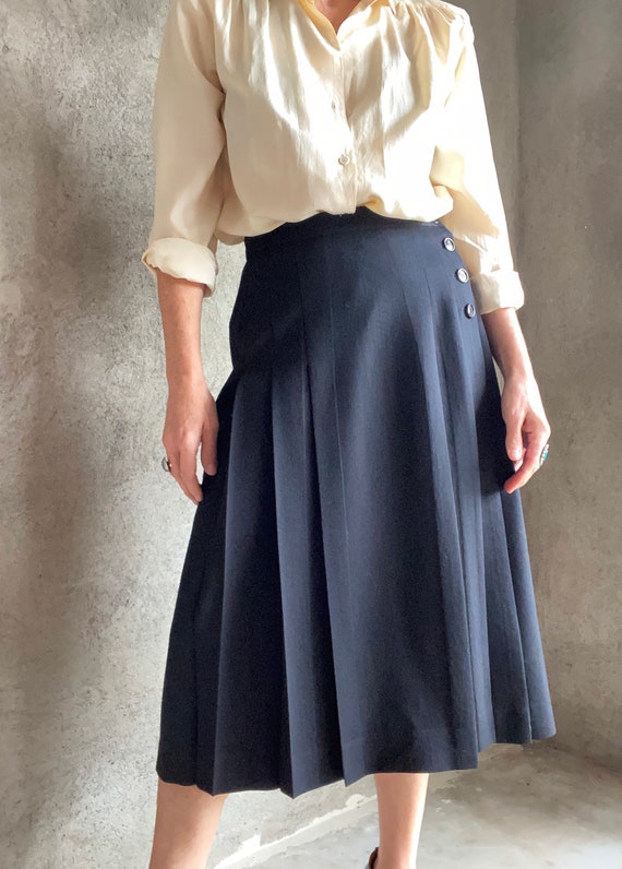 Vintage black pleated skirt