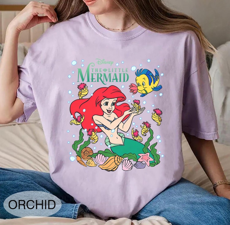 Camiseta de Ariel en acuarela, camiseta de La Sirenita bajo el mar, vacaciones en crucero de Disney, sudadera de viaje a Fantasyland, regalo para niñas de Flounder y caballito de mar imagen 3