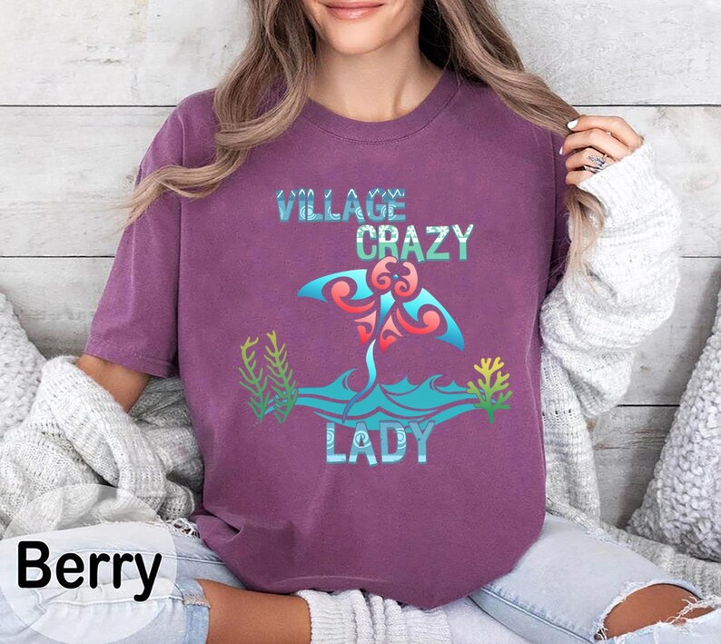 Dorf Crazy Lady Shirt, Gramma Tala Stingray T-Shirt, Moana Familienreise Shirt, Disneyland Urlaub T-Shirt, lustige Disney Oma, polynesischer Rochen Bild 7