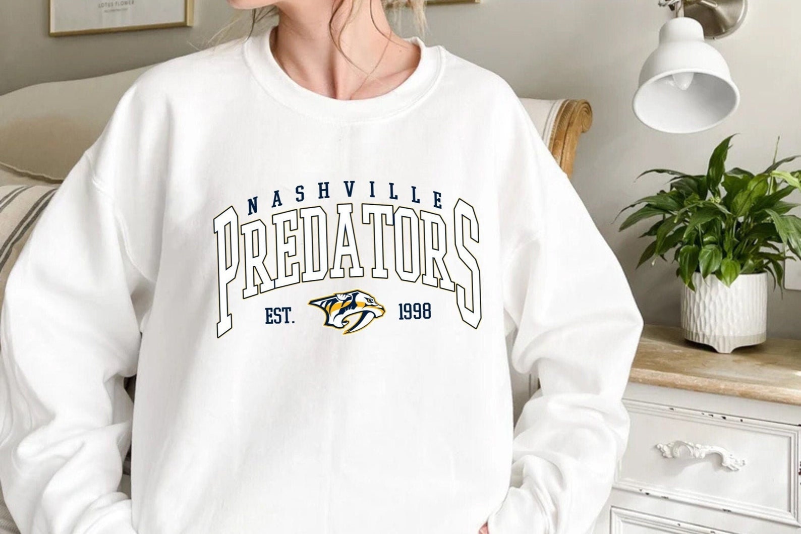 NHL Nashville Predators Girls' Crew Neck T-Shirt - L