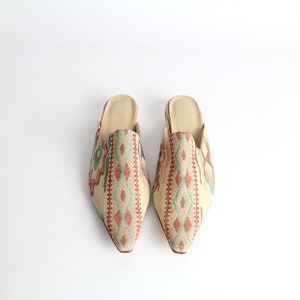 size 6 Vintage Tapestry Cylinder Heel Mules Pointed Toe Woven Cotton Leather Lined Flats Western Leather Shoes 36 image 4
