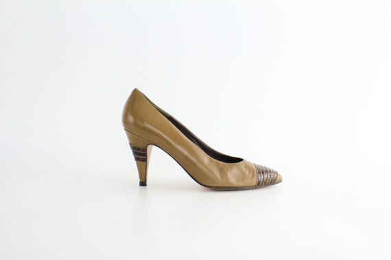 size 7 Vintage Bally Leather Pumps | 1980s Leathe… - image 1