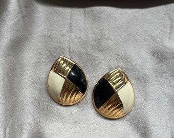 Vintage Black and Gold Enamel Earrings | Teardrop Goldtone Pierced Earrings | 1980s Statement Earrings