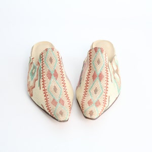 size 6 Vintage Tapestry Cylinder Heel Mules Pointed Toe Woven Cotton Leather Lined Flats Western Leather Shoes 36 image 5