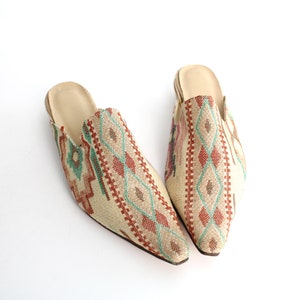 size 6 Vintage Tapestry Cylinder Heel Mules Pointed Toe Woven Cotton Leather Lined Flats Western Leather Shoes 36 image 2