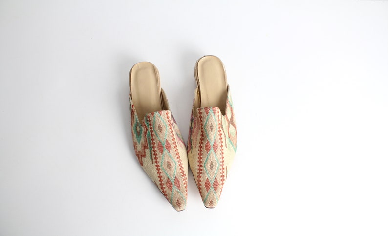size 6 Vintage Tapestry Cylinder Heel Mules Pointed Toe Woven Cotton Leather Lined Flats Western Leather Shoes 36 image 1