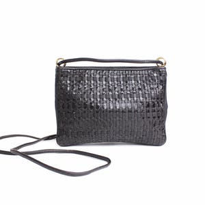Monedero vintage de piel tejida / Bolso de hombro de piel de serpiente negra y piel lisa / Bolso bandolera pequeño de piel tejida y cinta de grogrén