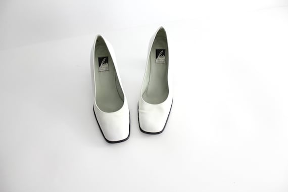 sz 7 Vintage Charles Jourdan Square Toe Shoes | Minimal Chunky White Leather Squared Toe Pumps | 37.5