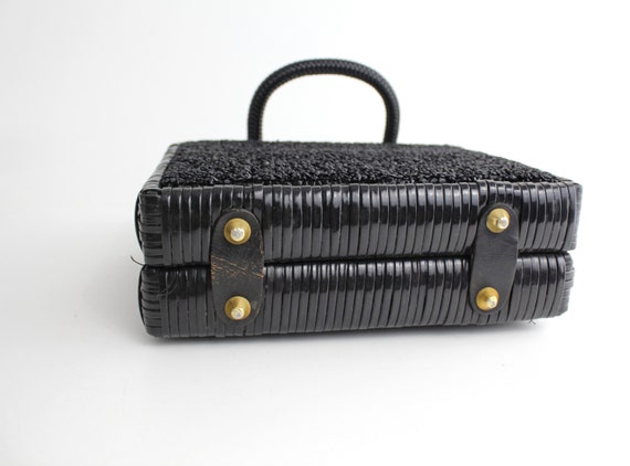 Vintage 1960s Textured Rattan Handbag | Large Lac… - image 6