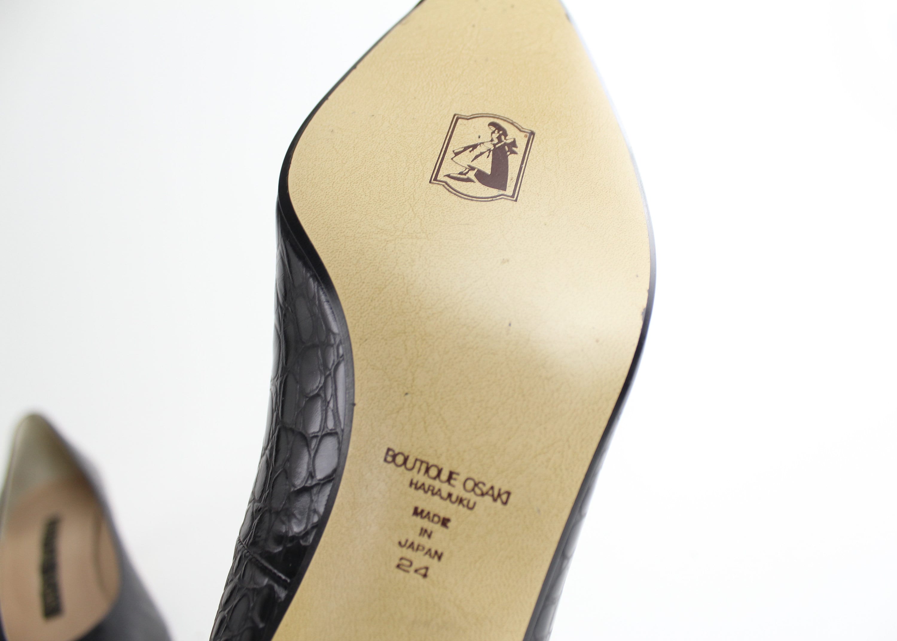 Sz 7 Never Worn Boutique Osaki Leather Pumps | Embossed Black 
