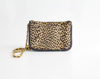 Bolso de hombro vintage de piel con estampado animal de los años 80 / Bolso de piel de poni con estampado de guepardo y correa de cadena / Bolso de piel repujada