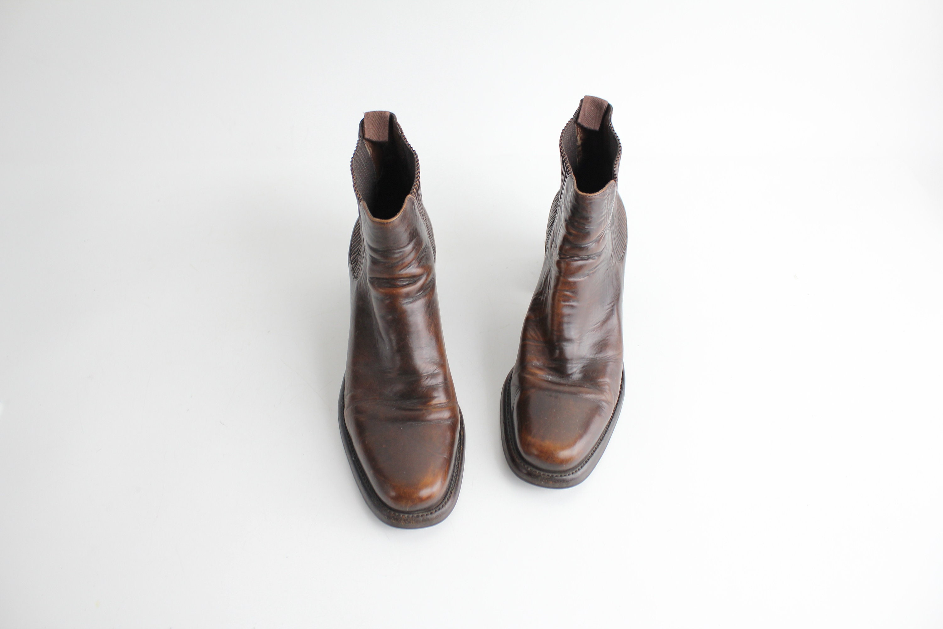 Bertie cage top chelsea boots